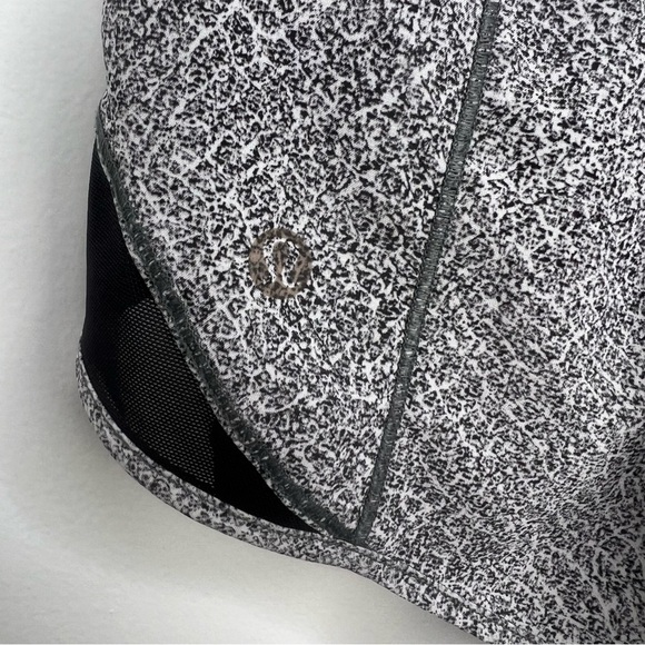 LULULEMON Hotty Hot Naked 4” Shorts - Picture 5 of 5